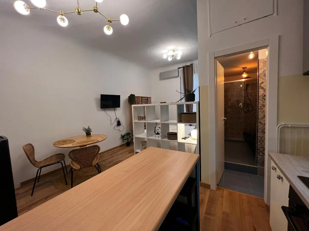 Appartement Regina Milano Ai Navigli - Sky Tv, Wifi And Breakfast Box  Milan