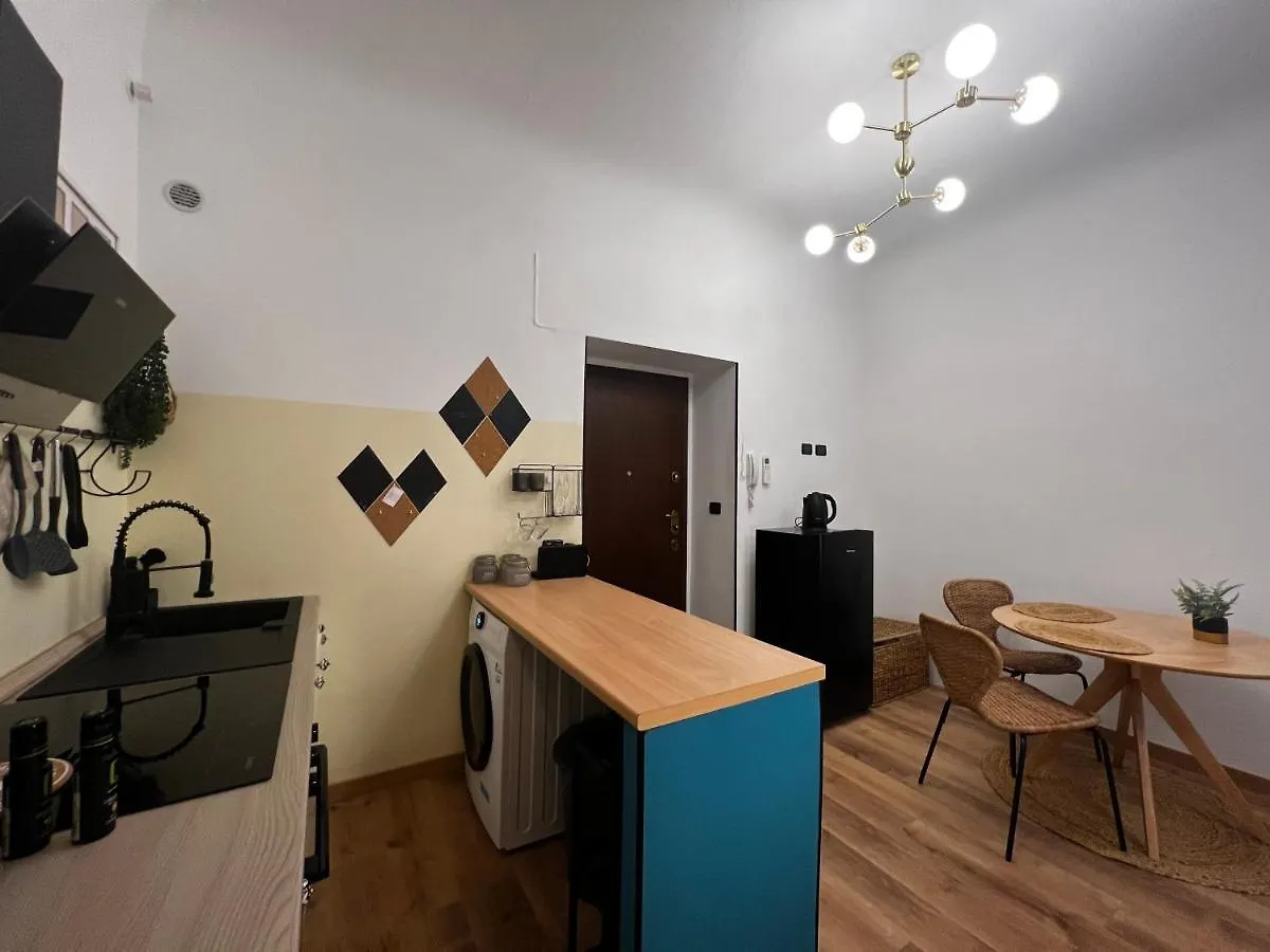 Apartamento Regina Milano Ai Navigli - Sky Tv, Wifi And Breakfast Box 0*,  Italia