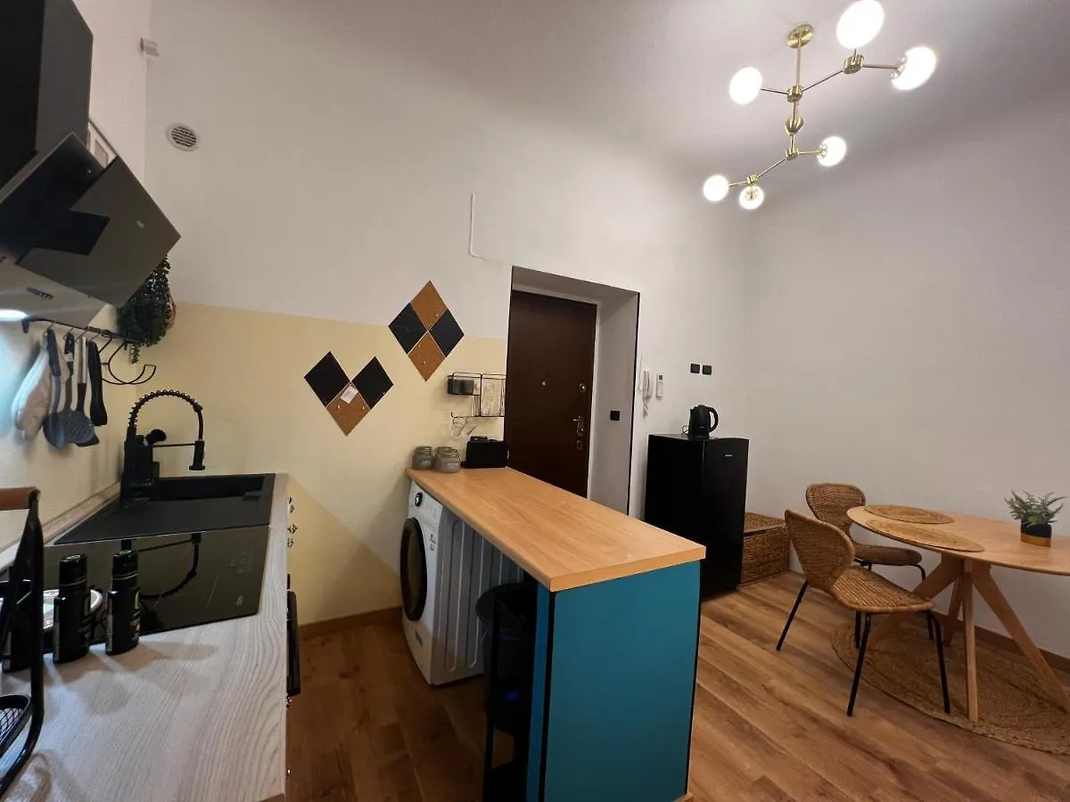 Apartamento Regina Milano Ai Navigli - Sky Tv, Wifi And Breakfast Box