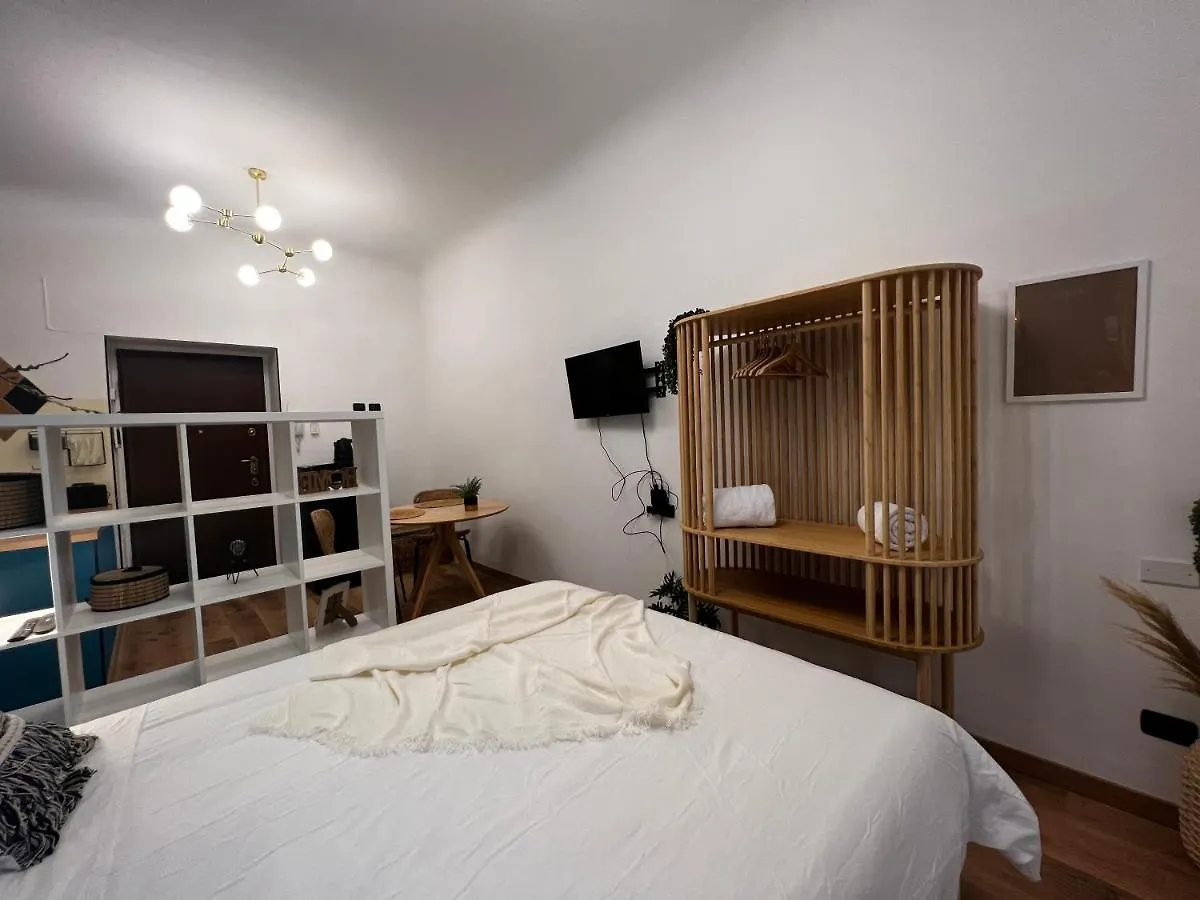 Apartamento Regina Milano Ai Navigli - Sky Tv, Wifi And Breakfast Box