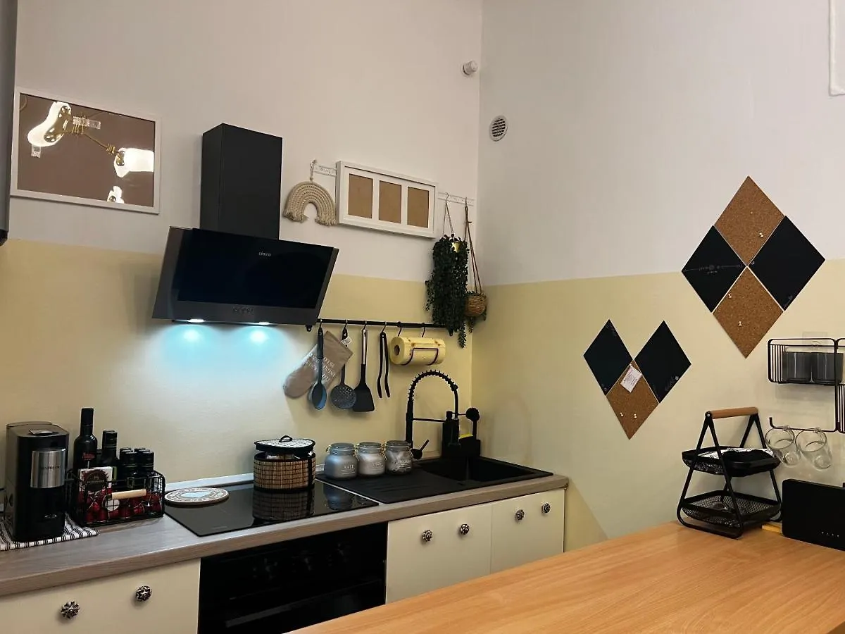 Apartamento Regina Milano Ai Navigli - Sky Tv, Wifi And Breakfast Box Italia