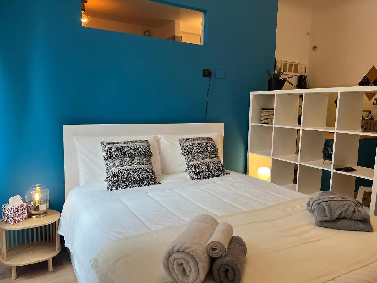 Apartamento Regina Milano Ai Navigli - Sky Tv, Wifi And Breakfast Box 0*,