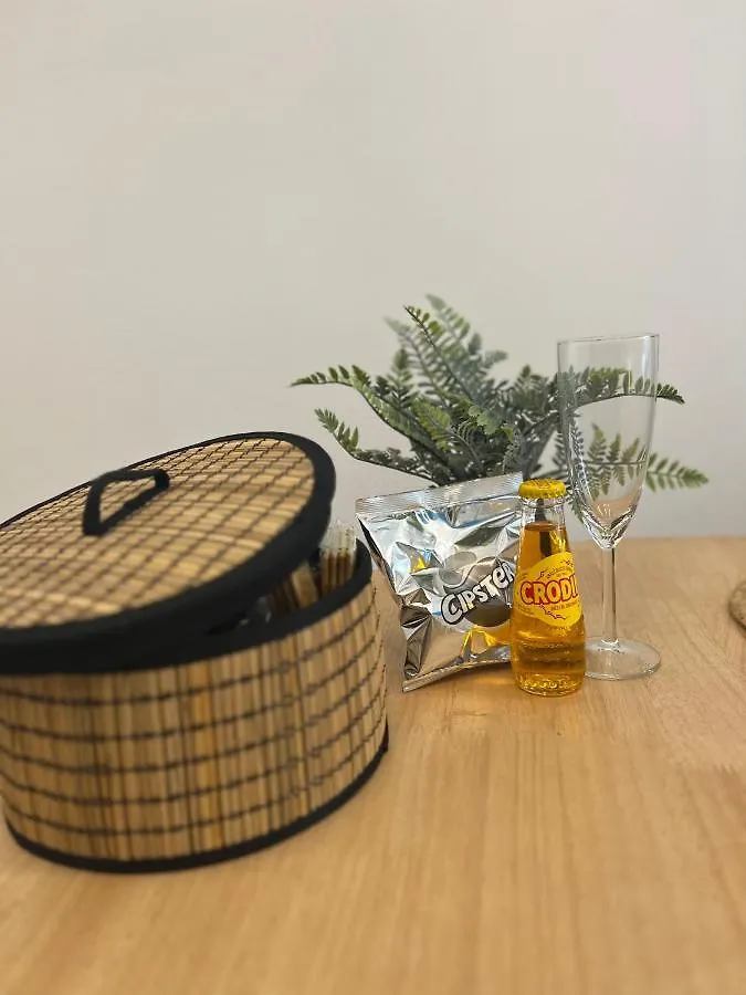 Apartamento Regina Milano Ai Navigli - Sky Tv, Wifi And Breakfast Box 0*,